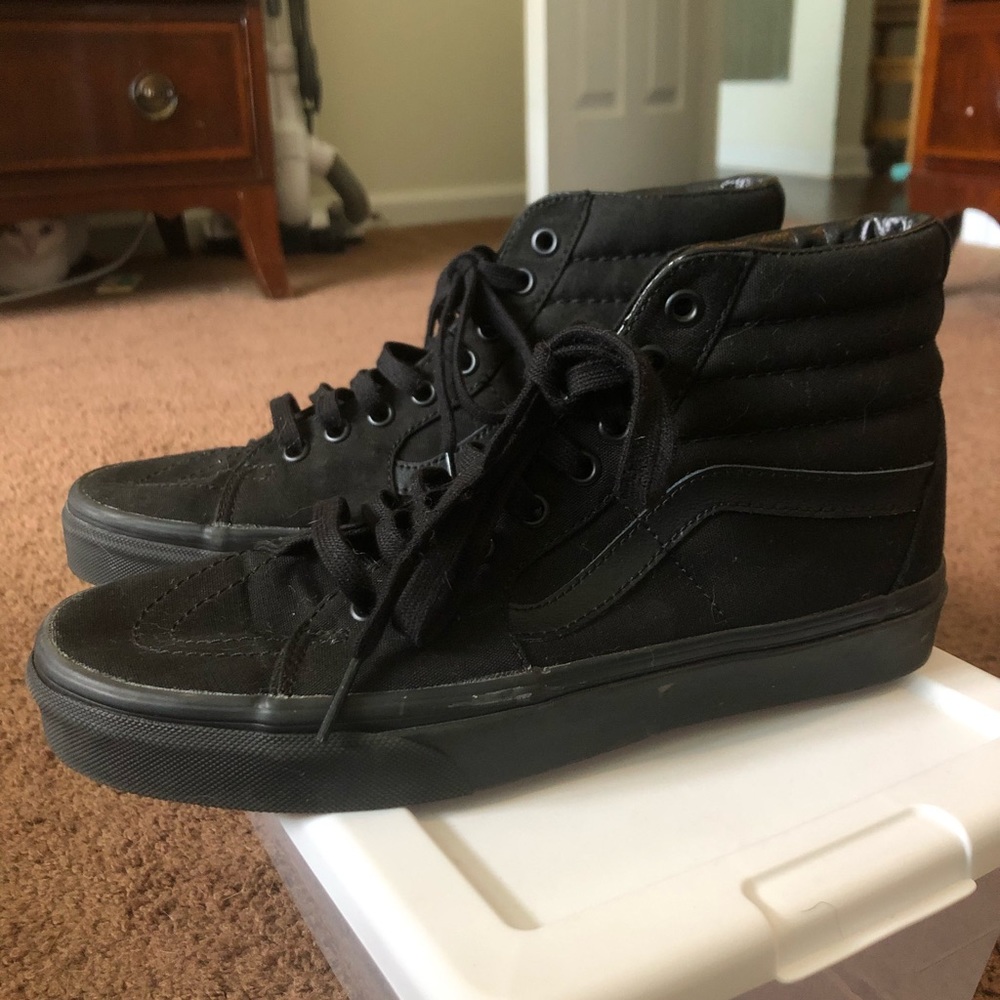 Women's 9/Men's 7.5 Vans